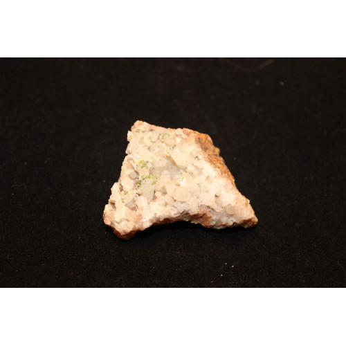 минерал Пироморфит на кварце 2х5х4 см