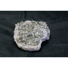 минерал Пирит на кварце 7х5х3 см